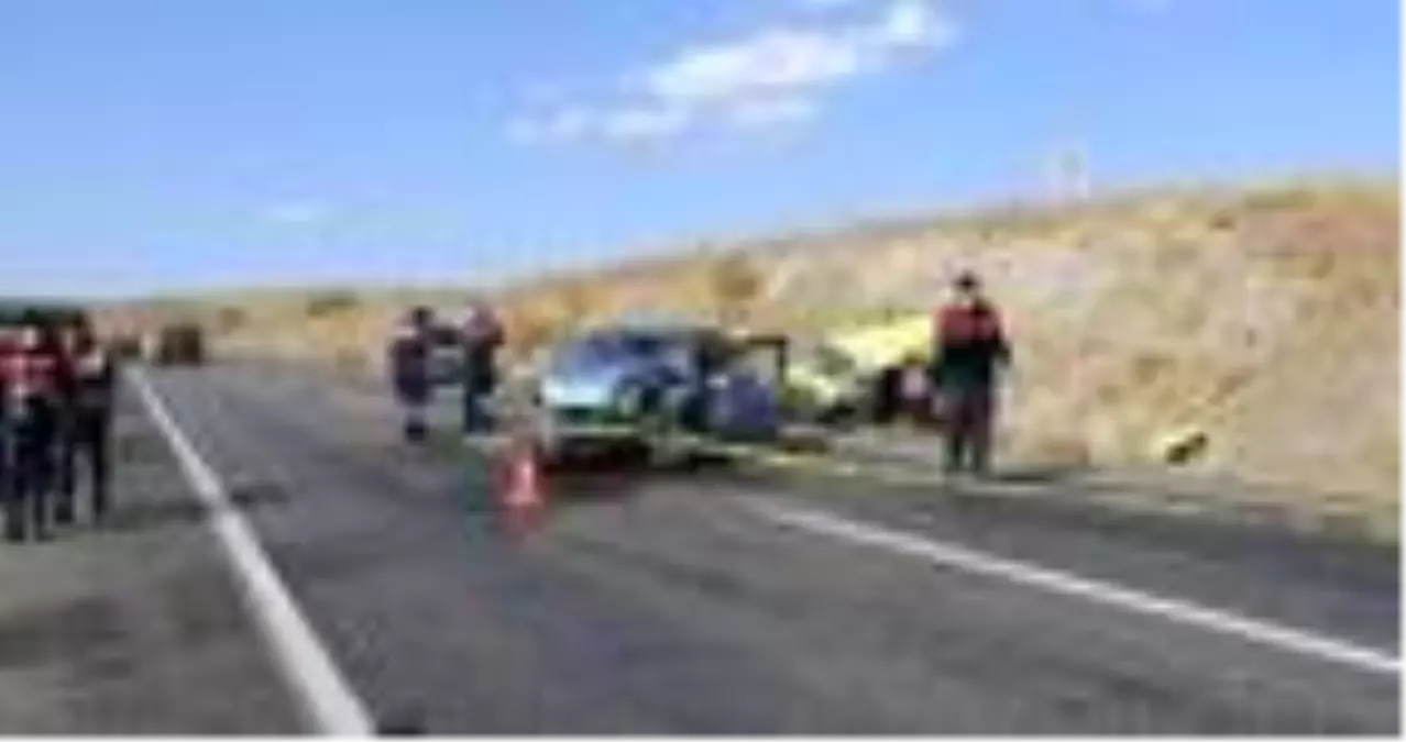 Yozgat'ta otomobil ile taksi çarpıştı: 2 ölü, 1 yaralı