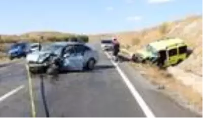Yozgat'ta otomobil ile taksi çarpıştı: 2 ölü, 1 yaralı Yozgat'ta otomobil ile taksi çarpıştı: 2 ölü, 1 yaralı