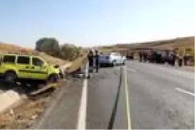 Yozgat'ta otomobil ile taksi çarpıştı: 2 ölü, 1 yaralı Yozgat'ta otomobil ile taksi çarpıştı: 2 ölü, 1 yaralı