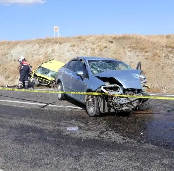 Yozgat�ta otomobil ile taksi çarpıştı 2 ölü, 1 yaralı Haberler