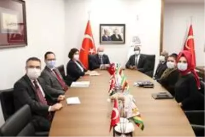 Zimbabve Büyükelçisi Mutiwazuka'dan ATO Başkanı Baran'a ziyaret Zimbabve Büyükelçisi Mutiwazuka'dan ATO Başkanı Baran'a ziyaret