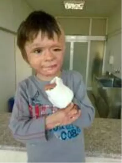 8 yıl önce yanan odayı dava bitmediği için kilitli tutmak zorunda kalan aile, senelerdir aynı kabusu yaşıyor