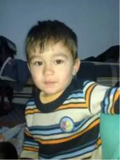 8 yıl önce yanan odayı dava bitmediği için kilitli tutmak zorunda kalan aile, senelerdir aynı kabusu yaşıyor