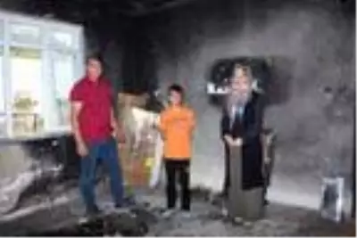 8 yıl önce yanan odayı dava bitmediği için kilitli tutmak zorunda kalan aile, senelerdir aynı kabusu yaşıyor