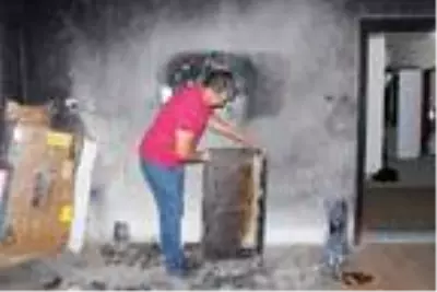 8 yıl önce yanan odayı dava bitmediği için kilitli tutmak zorunda kalan aile, senelerdir aynı kabusu yaşıyor