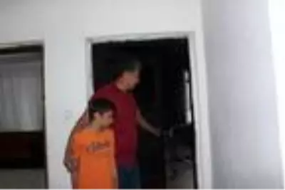 8 yıl önce yanan odayı dava bitmediği için kilitli tutmak zorunda kalan aile, senelerdir aynı kabusu yaşıyor