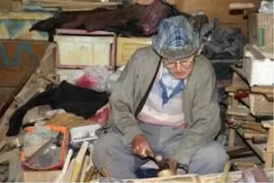 80 yaşındaki Hasan Dede'ye 'poşet delik' diye saldırdı 80 yaşındaki Hasan Dede'ye 'poşet delik' diye saldırdı