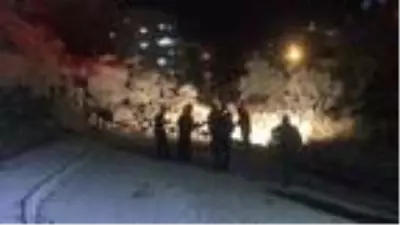 9 katlı boş bina, toprak kaymasında yıkıldı 9 katlı boş bina, toprak kaymasında yıkıldı