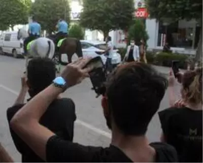 Son dakika haberleri: Adana'da atlı birlikler Türk Bayrağı'na selam vererek göreve başladı Son dakika haberleri: Adana'da atlı birlikler Türk Bayrağı'na selam vererek göreve başladı