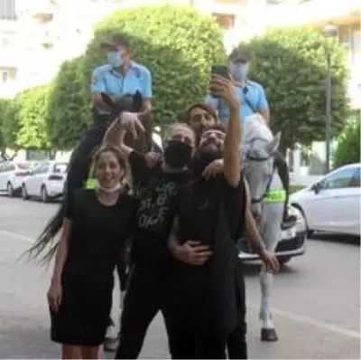 Son dakika haberleri: Adana'da atlı birlikler Türk Bayrağı'na selam vererek göreve başladı Son dakika haberleri: Adana'da atlı birlikler Türk Bayrağı'na selam vererek göreve başladı