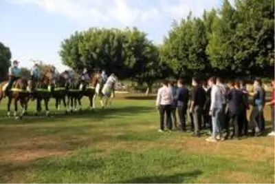 Son dakika haberleri: Adana'da atlı birlikler Türk Bayrağı'na selam vererek göreve başladı Son dakika haberleri: Adana'da atlı birlikler Türk Bayrağı'na selam vererek göreve başladı