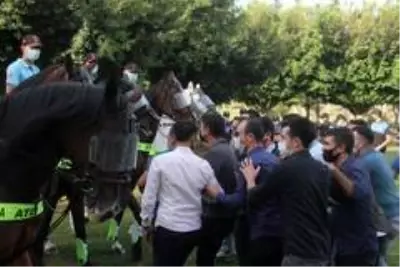 Son dakika haberleri: Adana'da atlı birlikler Türk Bayrağı'na selam vererek göreve başladı Son dakika haberleri: Adana'da atlı birlikler Türk Bayrağı'na selam vererek göreve başladı