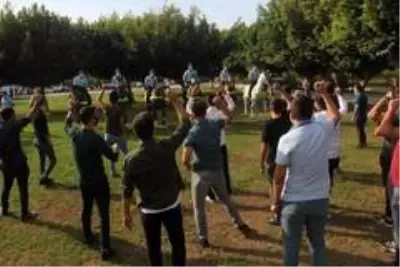 Son dakika haberleri: Adana'da atlı birlikler Türk Bayrağı'na selam vererek göreve başladı Son dakika haberleri: Adana'da atlı birlikler Türk Bayrağı'na selam vererek göreve başladı