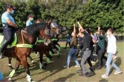 Son dakika haberleri: Adana'da atlı birlikler Türk Bayrağı'na selam vererek göreve başladı Son dakika haberleri: Adana'da atlı birlikler Türk Bayrağı'na selam vererek göreve başladı