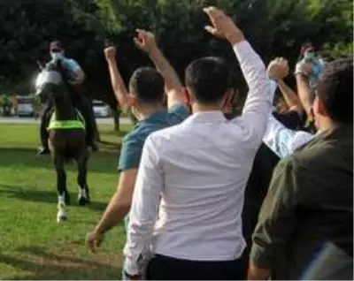 Son dakika haberleri: Adana'da atlı birlikler Türk Bayrağı'na selam vererek göreve başladı Son dakika haberleri: Adana'da atlı birlikler Türk Bayrağı'na selam vererek göreve başladı