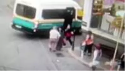 Sinsice adım adım takip ettiler, yaşlı adamın 25 bin lirasını çaldılar Sinsice adım adım takip ettiler, yaşlı adamın 25 bin lirasını çaldılar