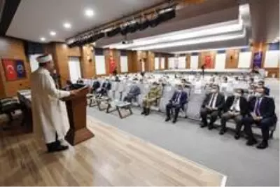 Ali Erbaş: 'İyiliğin de huzurun da teminatı olmamız gerekiyor' Ali Erbaş: 'İyiliğin de huzurun da teminatı olmamız gerekiyor'