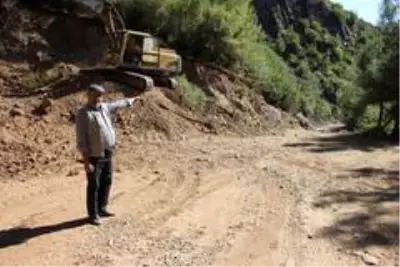 Aşağı Kayacık Muhtarı Yaşar'dan Çerçioğlu'na yol teşekkürü Aşağı Kayacık Muhtarı Yaşar'dan Çerçioğlu'na yol teşekkürü