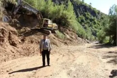 Aşağı Kayacık Muhtarı Yaşar'dan Çerçioğlu'na yol teşekkürü Aşağı Kayacık Muhtarı Yaşar'dan Çerçioğlu'na yol teşekkürü