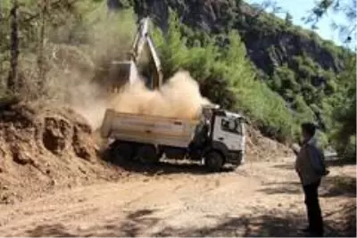 Aşağı Kayacık Muhtarı Yaşar'dan Çerçioğlu'na yol teşekkürü Aşağı Kayacık Muhtarı Yaşar'dan Çerçioğlu'na yol teşekkürü