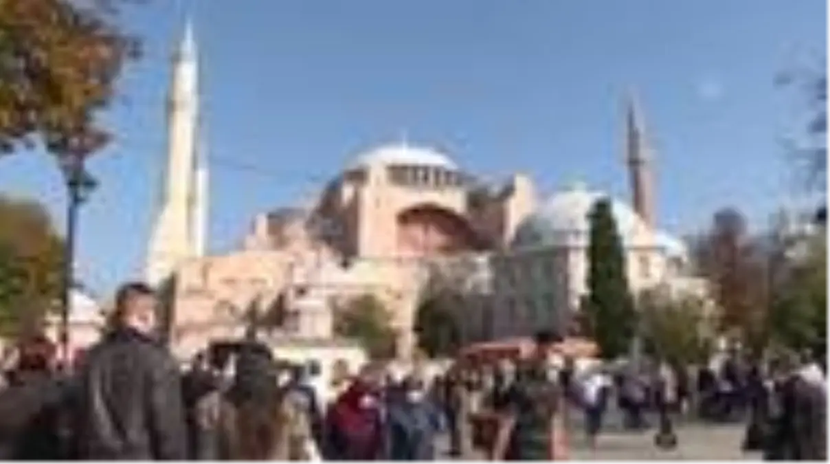 Ayasofya Camisi çevresinde dronelu Kovid-19 denetimi