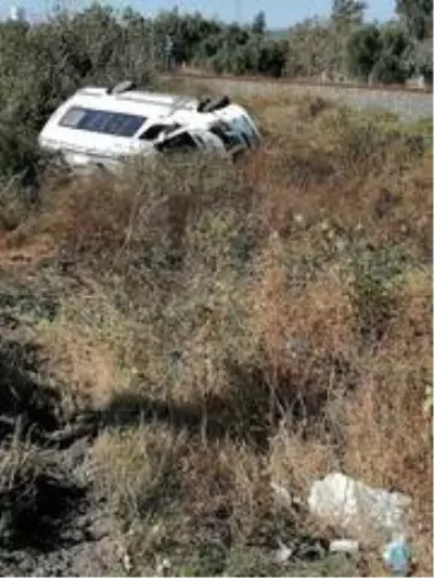 Aydın'da yolcu minibüsü devrildi: 6 yaralı Aydın'da yolcu minibüsü devrildi: 6 yaralı