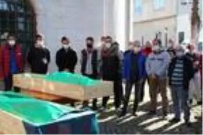 Baba ve kızı 8 saat arayla hayatını kaybetti Baba ve kızı 8 saat arayla hayatını kaybetti