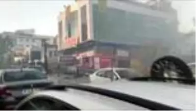Başakşehir'deki fabrika yangını söndürüldü Başakşehir'deki fabrika yangını söndürüldü