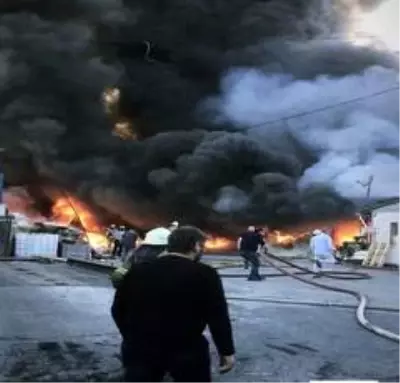 Başakşehir'de korkutan yangın Başakşehir'de korkutan yangın