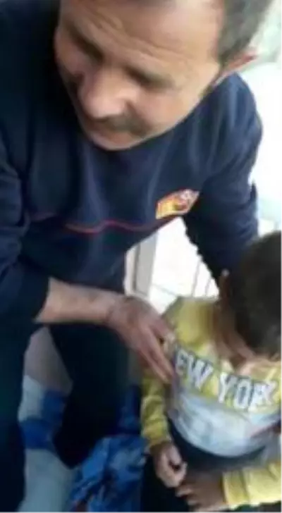 Başı, balkon demirine sıkışan çocuğu itfaiye kurtardı Başı, balkon demirine sıkışan çocuğu itfaiye kurtardı