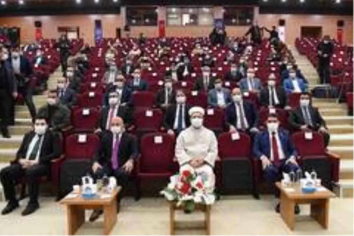 'Bilgi ve Hikmet Işığında İyi İnsan Yetiştirme İdealimiz' konferansı