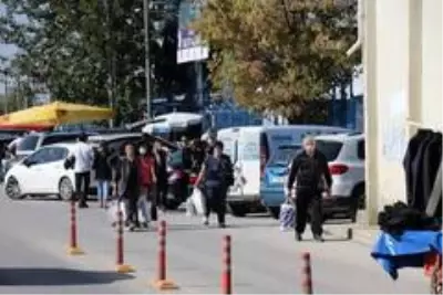 Paraları Türk lirası karşısında değer kazanınca Bulgarlar Edirne'ye akın etti Paraları Türk lirası karşısında değer kazanınca Bulgarlar Edirne'ye akın etti