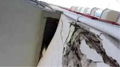 Bursa'da 3 ay önce boşaltılan 9 katlı apartman çöktü Bursa'da 3 ay önce boşaltılan 9 katlı apartman çöktü