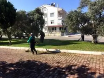 Didim'de park bakım ve onarım işleri devam ediyor Didim'de park bakım ve onarım işleri devam ediyor