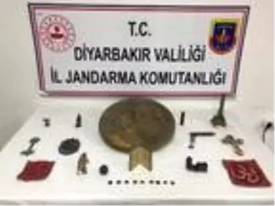 Son dakika haberi: Diyarbakır'da 500 bin liralık tarihi eser operasyonu: 3 gözaltı Son dakika haberi: Diyarbakır'da 500 bin liralık tarihi eser operasyonu: 3 gözaltı