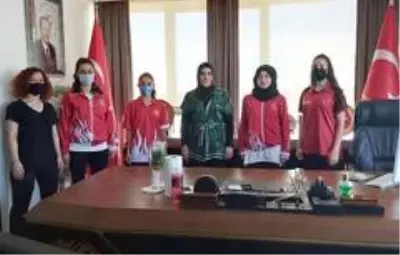 Dürdane Beyoğlu kadın milli sporcularla buluştu Dürdane Beyoğlu kadın milli sporcularla buluştu