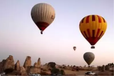 Engelli genç kızın Kapadokya'da balona binme hayali gerçeğe dönüştü Engelli genç kızın Kapadokya'da balona binme hayali gerçeğe dönüştü