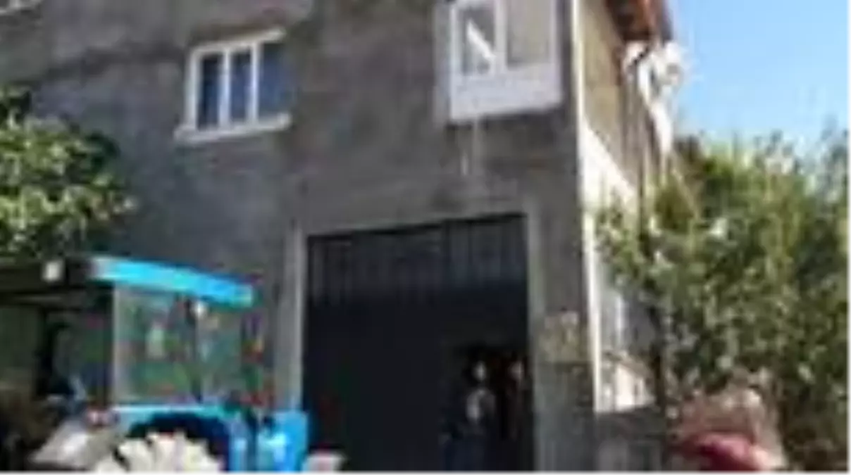 Evinin zemininden çıkan suya çözüm bulamayınca odaya kuyu yaptı - SİVAS