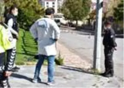 Fünyeyle patlatılan sahipsiz çantadan, bilgisayar çıktı Fünyeyle patlatılan sahipsiz çantadan, bilgisayar çıktı