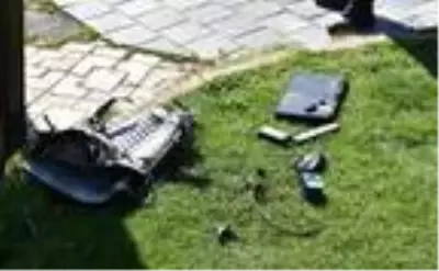 Fünyeyle patlatılan sahipsiz çantadan, bilgisayar çıktı Fünyeyle patlatılan sahipsiz çantadan, bilgisayar çıktı