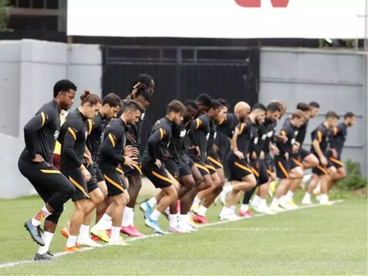 Galatasaray'da Feghouli ve Linnes, Erzurumspor maçının kadrosunda yer almadı