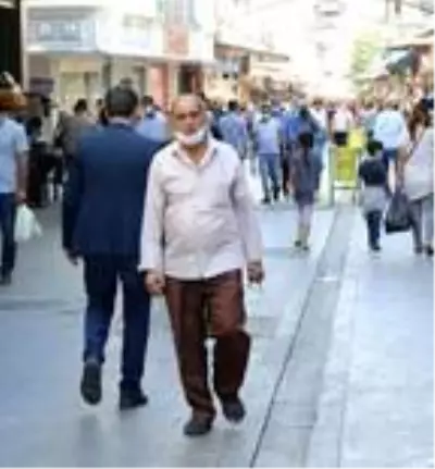 Gaziantep'te sosyal mesafe ve maske unutuldu Gaziantep'te sosyal mesafe ve maske unutuldu