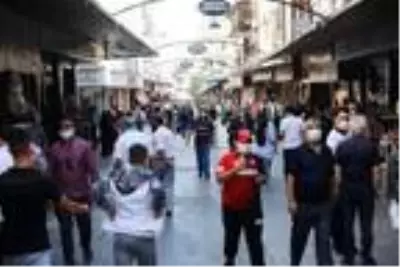 Gaziantep'te sosyal mesafe ve maske unutuldu Gaziantep'te sosyal mesafe ve maske unutuldu