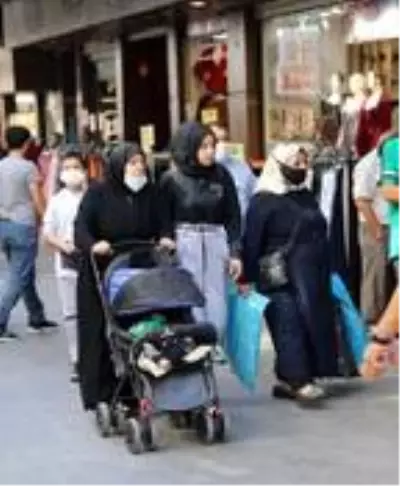 Gaziantep'te sosyal mesafe ve maske unutuldu Gaziantep'te sosyal mesafe ve maske unutuldu