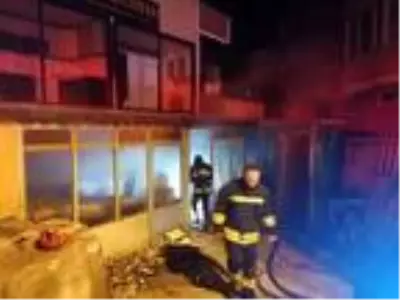 Son dakika haberleri... Gebze'de mobilya atölyesi yandı Son dakika haberleri... Gebze'de mobilya atölyesi yandı