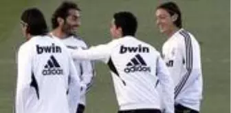 Ziraat Bankası: Hamit Altıntop: Mesut Özil bu durumun altından en iyi şekilde kalkacaktır Ziraat Bankası: Hamit Altıntop: Mesut Özil bu durumun altından en iyi şekilde kalkacaktır