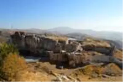 Harput Kalesi kazılarında 7 yılda 110 bin adet obje çıktı Harput Kalesi kazılarında 7 yılda 110 bin adet obje çıktı