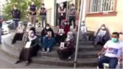 Son dakika haberi... Evlat nöbetindeki ailelerden, HDP'ye yapılan operasyona destek Son dakika haberi... Evlat nöbetindeki ailelerden, HDP'ye yapılan operasyona destek