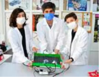 İki öğrenci 'uykuda üst açma sorunu' için geliştirdikleri projeyi TÜBİTAK'a sundu İki öğrenci 'uykuda üst açma sorunu' için geliştirdikleri projeyi TÜBİTAK'a sundu