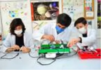İki öğrenci 'uykuda üst açma sorunu' için geliştirdikleri projeyi TÜBİTAK'a sundu İki öğrenci 'uykuda üst açma sorunu' için geliştirdikleri projeyi TÜBİTAK'a sundu